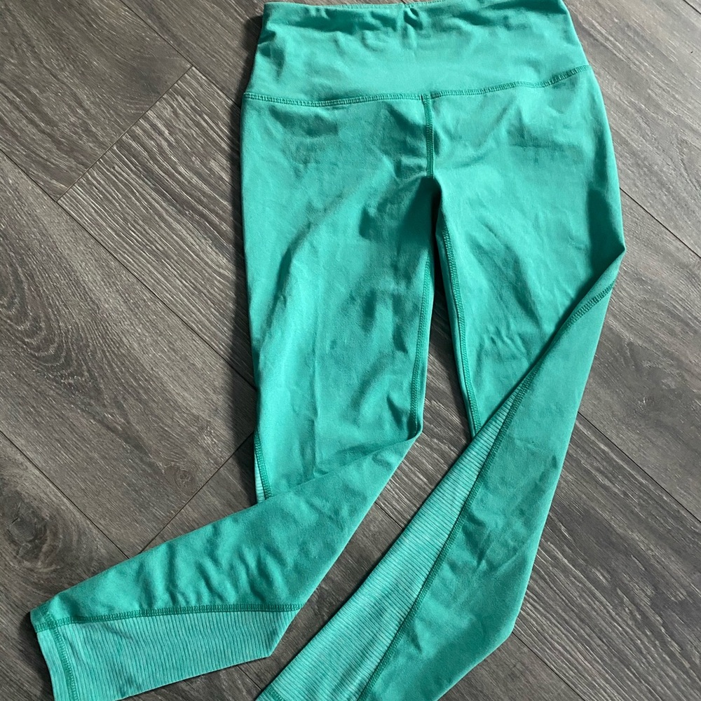 Athletic leggings